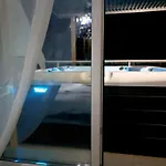 Glamour Vox - Romantic Cu Jacuzzi Privat In Apartment *
