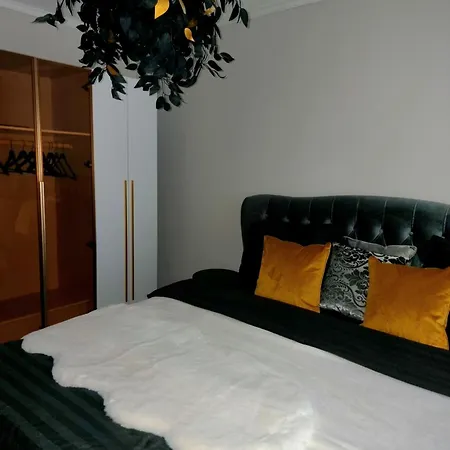 Apartmán Glamour Vox - Romantic Jacuzzi Escape - Cluj-Napoca - Near Bt & Cluj Arena *
