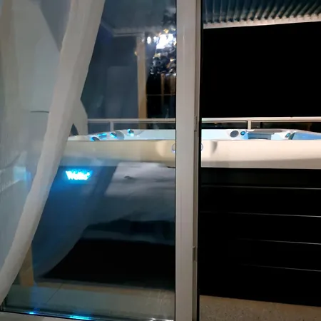 Glamour Vox Private Jacuzzi شقة *