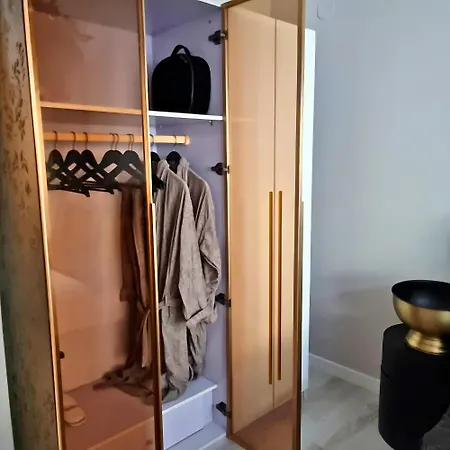 Glamour Vox - Romantic Jacuzzi Escape - Cluj-Napoca - Near Bt & Cluj Arena