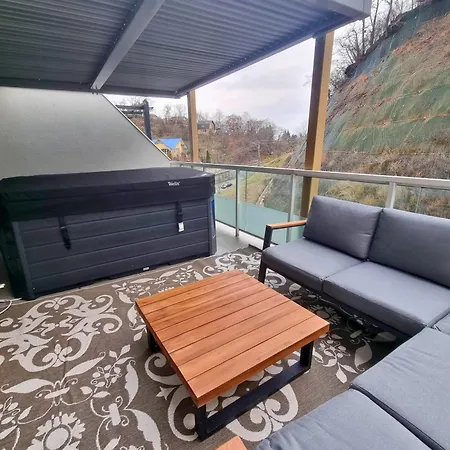 Glamour Vox - Romantic Jacuzzi Escape - Cluj-Napoca - Near Bt & Cluj Arena Apartmán