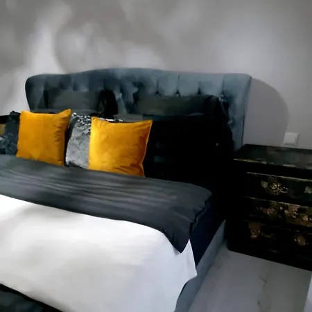Glamour Vox - Romantic Jacuzzi Escape - Cluj-Napoca - Near Bt & Cluj Arena Apartmán *