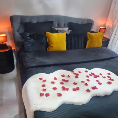 Apartmán Glamour Vox - Romantic Jacuzzi Escape - Cluj-Napoca - Near Bt & Cluj Arena Kluž