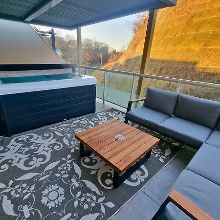 Glamour Vox - Romantic Jacuzzi Escape - Cluj-Napoca - Near Bt & Cluj Arena Kluž