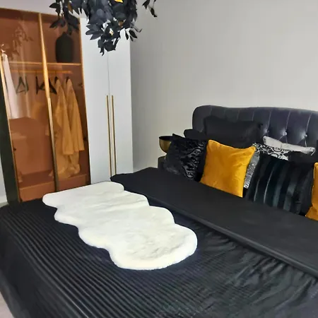 Glamour Vox - Romantic Jacuzzi Escape - Cluj-Napoca - Near Bt & Cluj Arena Apartmán *