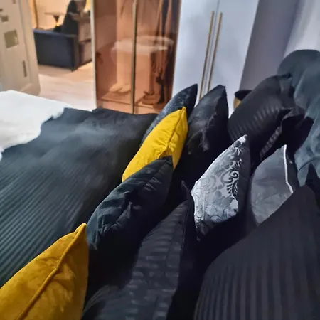 Apartmán Glamour Vox - Romantic Jacuzzi Escape - Cluj-Napoca - Near Bt & Cluj Arena *