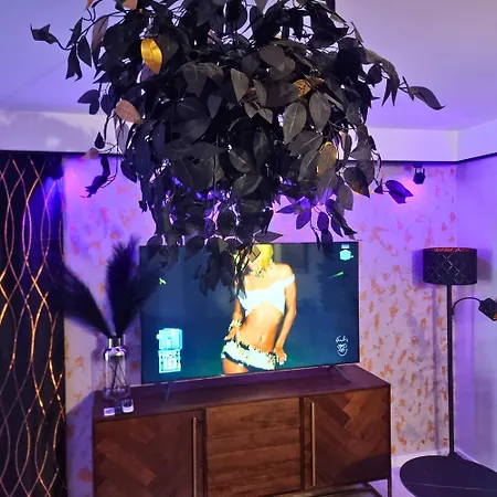 Apartmán Glamour Vox - Romantic Jacuzzi Escape - Cluj-Napoca - Near Bt & Cluj Arena