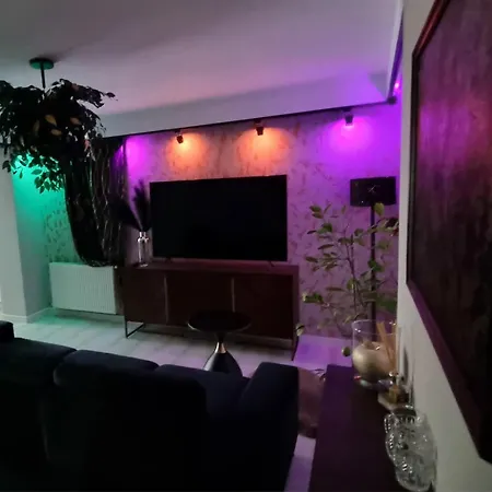Glamour Vox - Romantic Jacuzzi Escape - Cluj-Napoca - Near Bt & Cluj Arena Apartmán Kluž