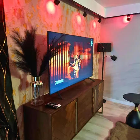 Glamour Vox - Romantic Jacuzzi Escape - Cluj-Napoca - Near Bt & Cluj Arena *