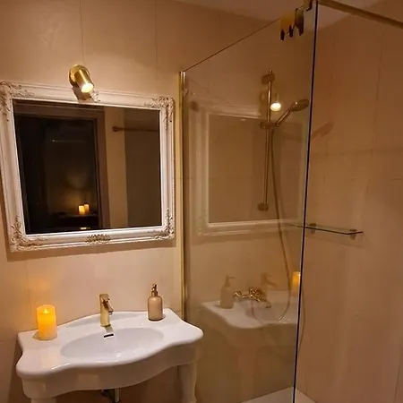 Apartament Glamour Vox - Romantic Jacuzzi Escape - - Near Bt&cluj Arena Cluj-Napoca