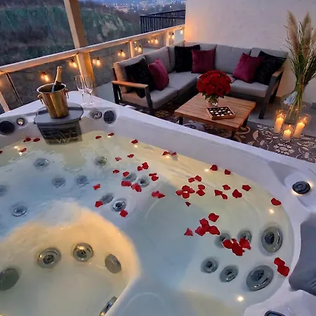 Glamour Vox - Romantic Jacuzzi Escape - - Near Bt&cluj Arena * Cluj-Napoca