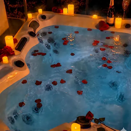 Daire Glamour Vox - Romantic Jacuzzi Escape - Cluj-Napoca - Near Bt & Cluj Arena Kaloşvar