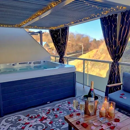 Glamour Vox - Romantic Jacuzzi Escape - - Near Bt&cluj Arena Cluj-Napoca