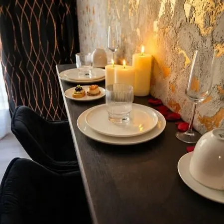 Glamour Vox - Romantic Jacuzzi Escape - - Near Bt&cluj Arena *
