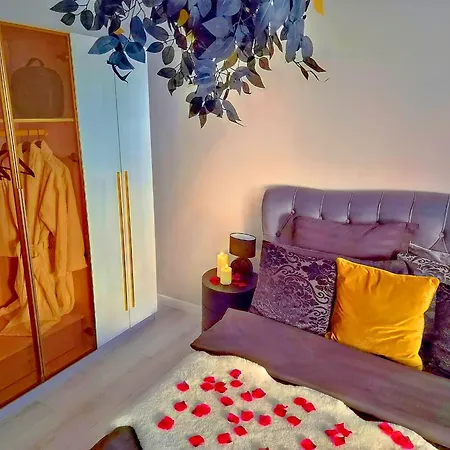 Apartament Glamour Vox - Romantic Jacuzzi Escape - - Near Bt&cluj Arena