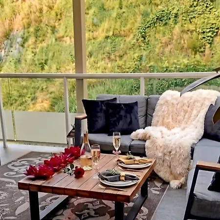 Glamour Vox - Romantic Jacuzzi Escape - - Near Bt&cluj Arena * Cluj-Napoca