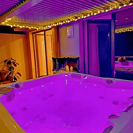 Glamour Vox - Romantic Jacuzzi Escape - - Near Bt&cluj Arena *